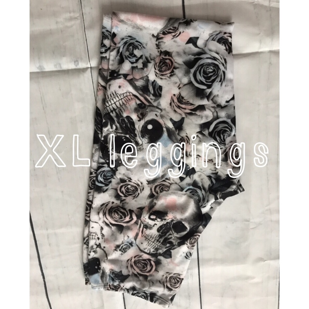 XL 💀 Skull and 🌹 Rose Leggings
